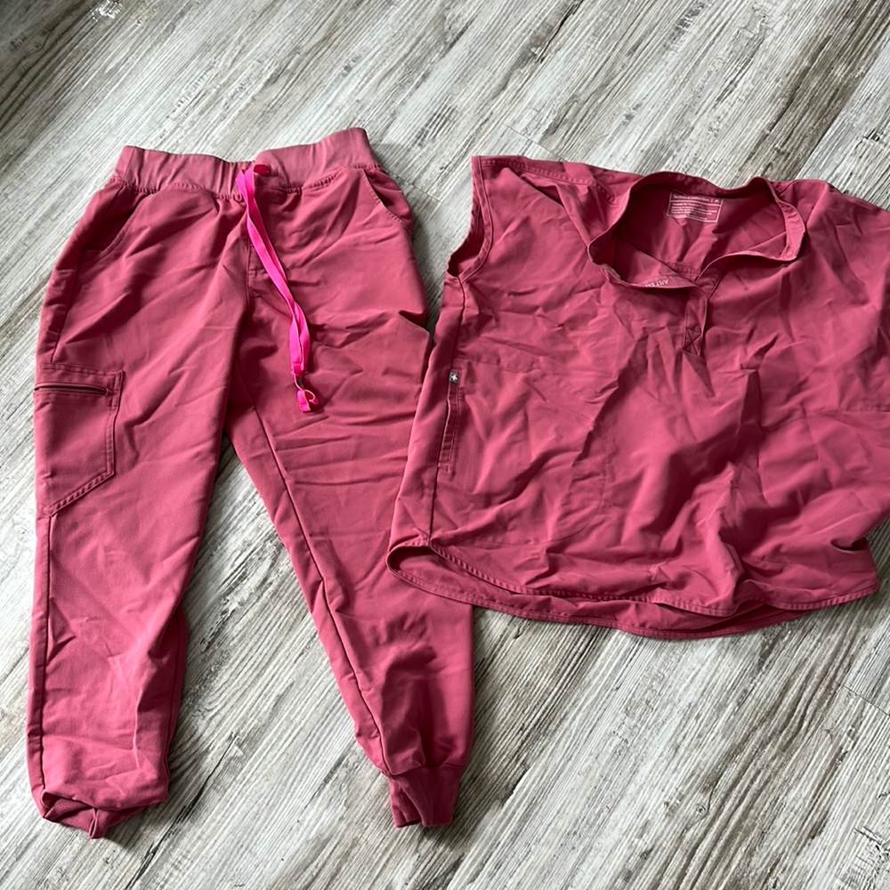Pink quartz women’s scrubs
